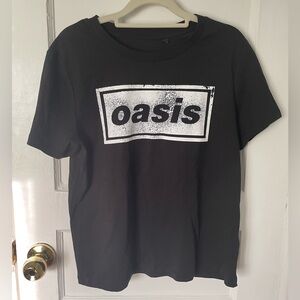 Oasis Women’s Tshirt size S.  Official Live 25 Concert Merch